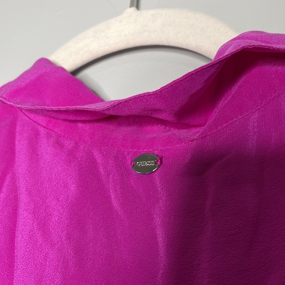 Guess Sleeveless Blouse - Picture 4 of 5